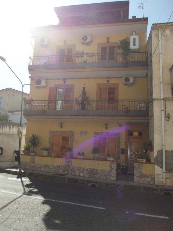 Bed&Breakfast La Casetta Sant'Alessio Siculo Eksteriør billede