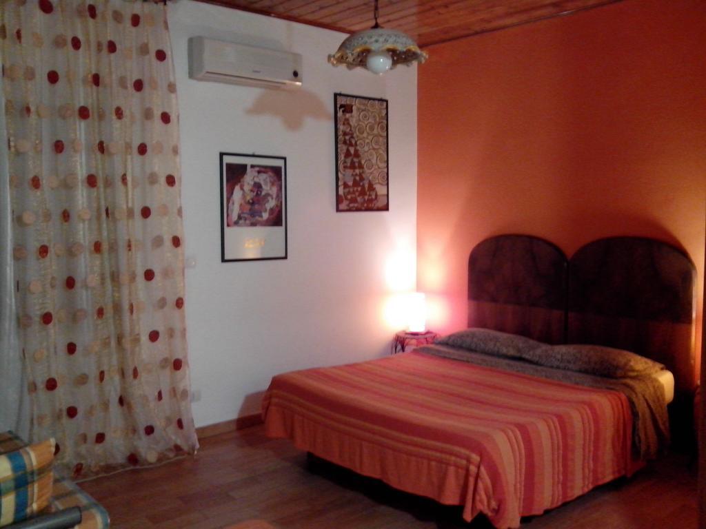 Bed&Breakfast La Casetta Sant'Alessio Siculo Værelse billede